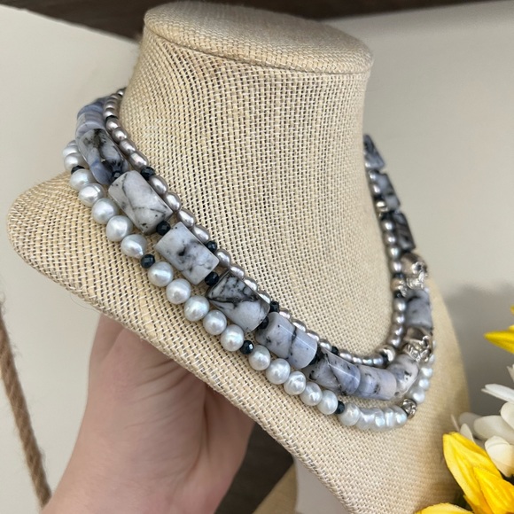 Handmade freshwater pearl, agate, and skull triple strand necklace 💀💀💀 - Picture 5 of 6